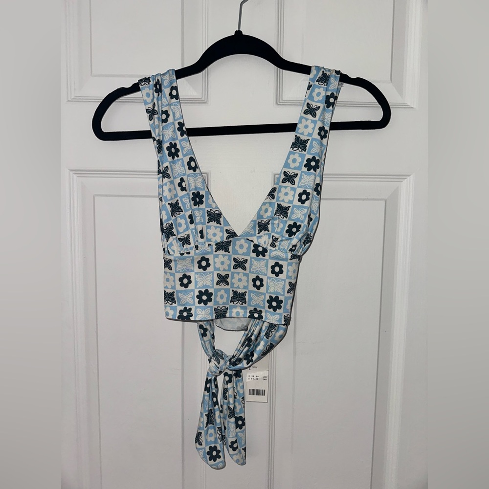 Crop top from urban outfitters, size large, never worn with tags